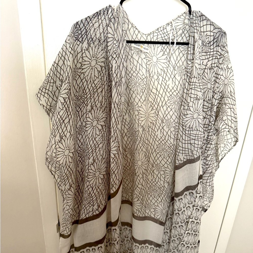 Woven Heart Black and White Floral Kimono